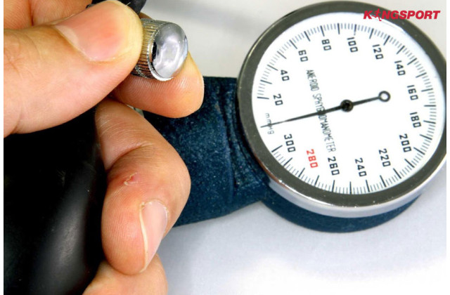 Những người nào có nguy cơ cao mắc các vấn đề liên quan đến huyết áp?
