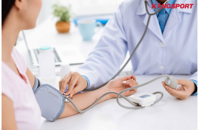 Điều trị huyết áp 200 như thế nào để đảm bảo sức khỏe?
