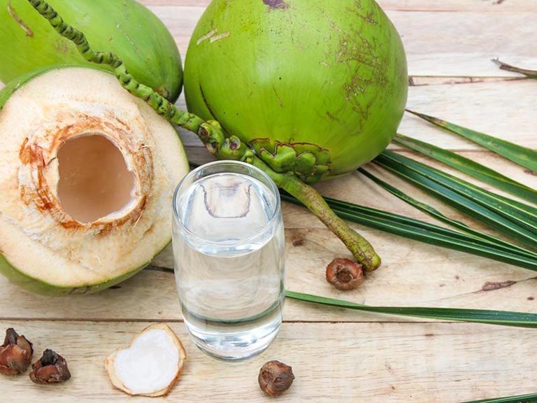 Uống nước dừa có bị tụt huyết áp không: Khám phá hiệu quả và lời khuyên từ chuyên gia